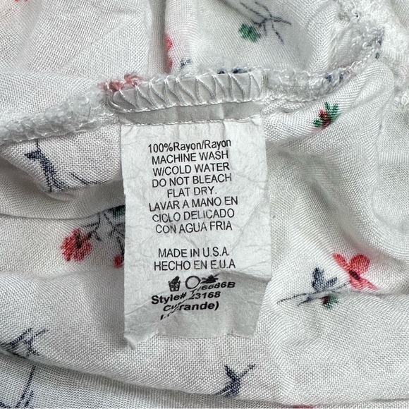 Carly Jean Los Angeles Floral White Wrap Top - Picture 4 of 4